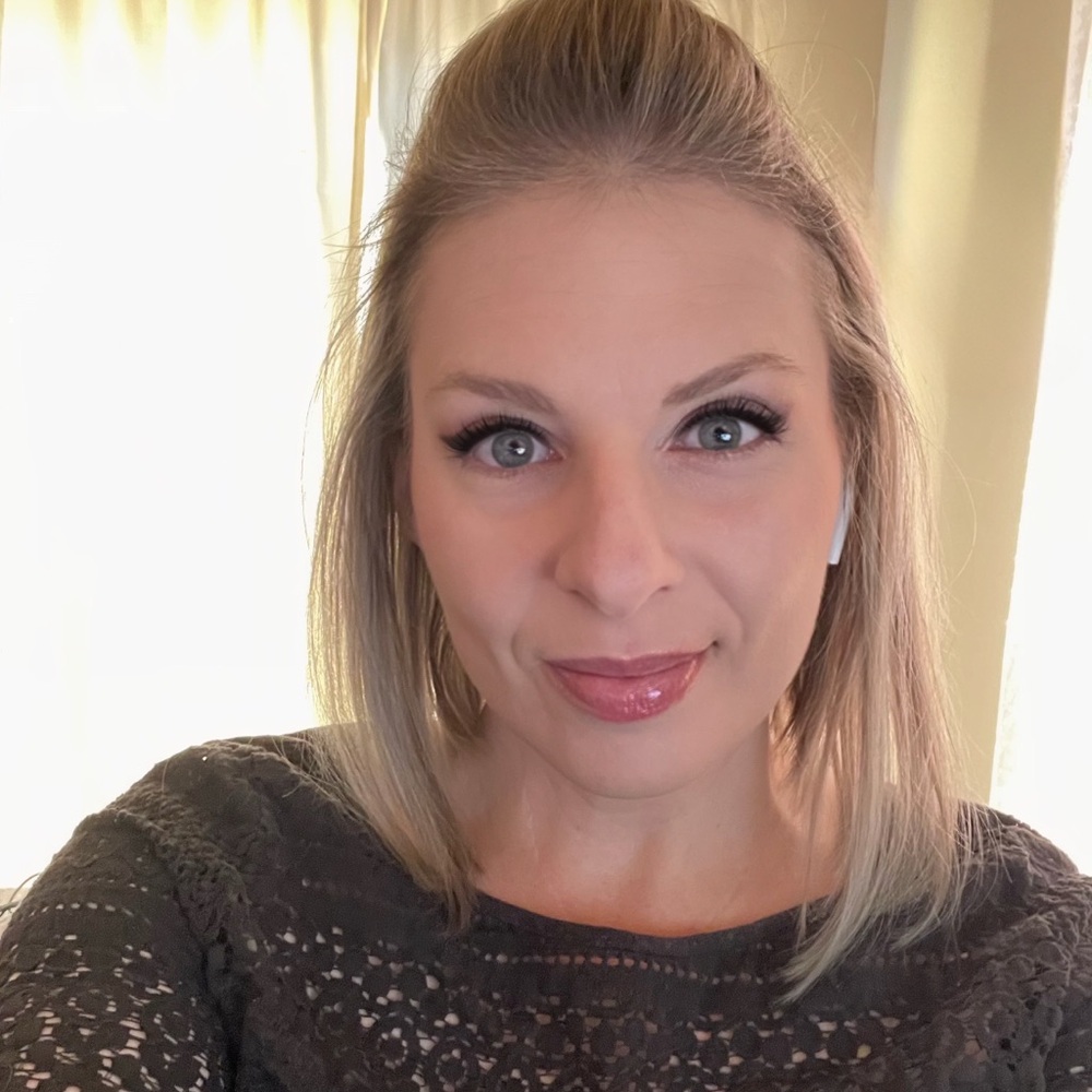 Meet your Posher, Mandy - Picture 2 of 5